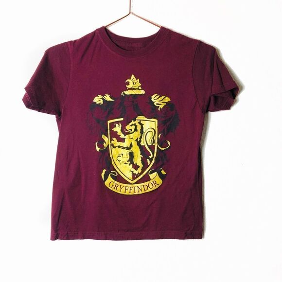 💕 12 for $25 EUC Harry Potter Gryffindor Shirt Medium - Picture 1 of 6